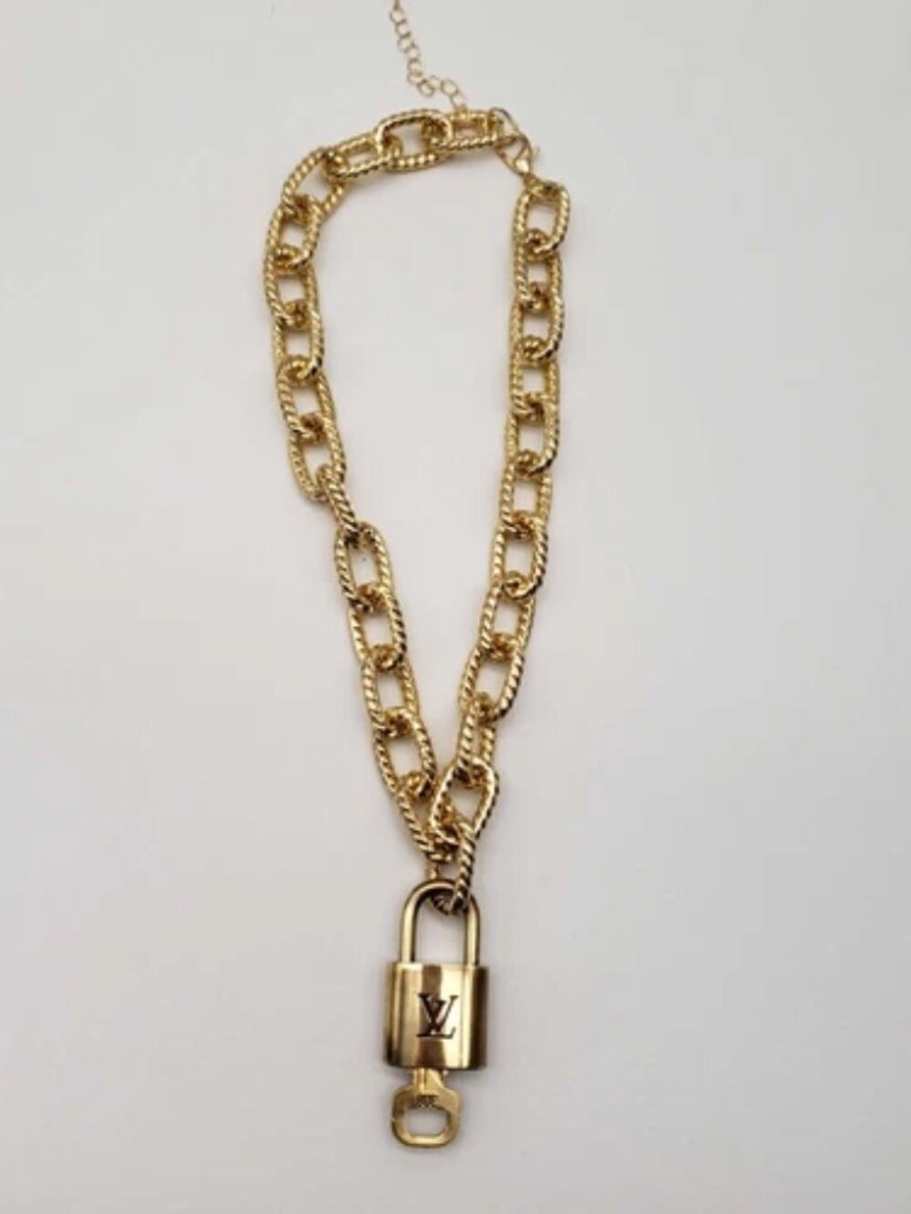 Gold-Plated Necklace with Authentic Louis Vuitton Padlock - Picture 3 of 10